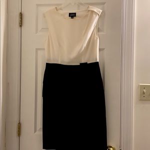 Andrianna Papell b/w dress size 8